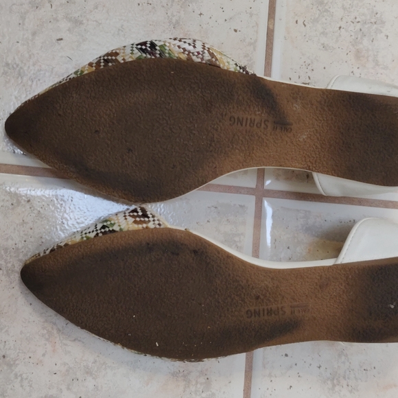 Call it spring white flats in size 6.5 - Picture 3 of 3